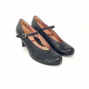 🌸BeautiFeel Black Leather Hook & Loop Mary Janes🌸